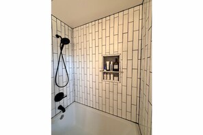 Hair dryer, towels, soap, toilet paper - Trendy 2 Bedroom Bungalow in Rockwood (Portland)