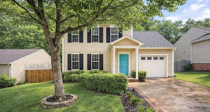 Sleeps 10 | 4BR w/ 6 Beds | Spacious Yard