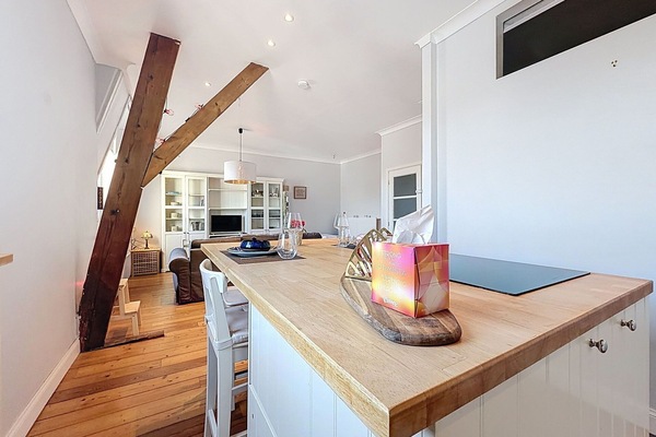 Möbel, Interior Design, Flooring, Fussboden, Holzboden, Couch, Holz, Decke, Zimmer, Wohnzimmer