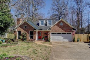 Exterior - Quiet 4BR Retreat Prefect for Families and Groups (Spartanburg)