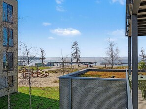 Outdoor dining - Cosy apartment for 2 guests with WIFI, hot tub, pool, TV, balcony and pets allowed (Diepholz)