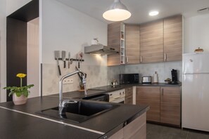Fridge, microwave, oven, stovetop - Villa 'St Roman with Private Pool', Wi-Fi and Air Conditioning in Labastide-de-Virac (Labastide-de-Virac)