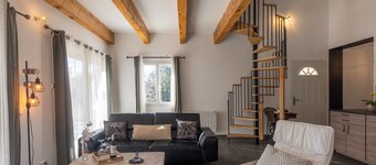 Villa 'St Roman avec piscine privée', Wi-Fi et climatisation à Labastide-de-Virac