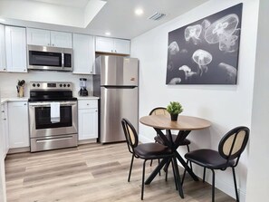 Fridge, microwave, oven, stovetop - Bright Cape Sanctuary: Patio + BBQ Area|Near River (Cape Coral)