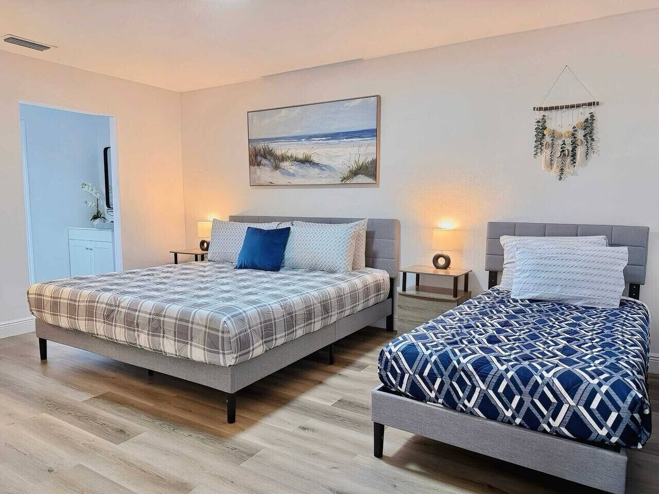 2 bedrooms, desk, iron/ironing board, WiFi