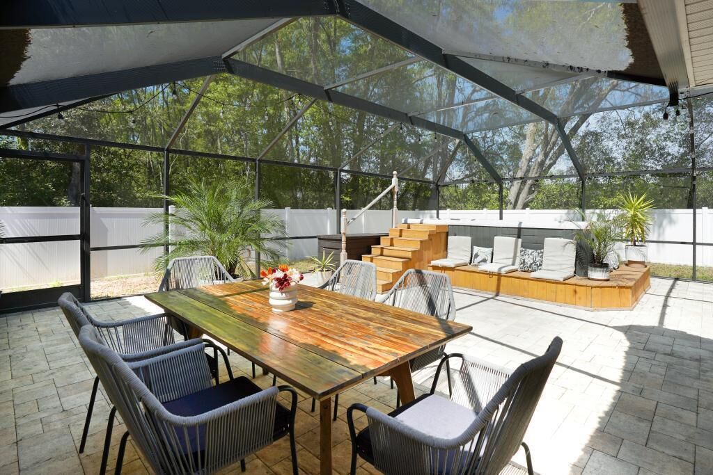 Outdoor dining