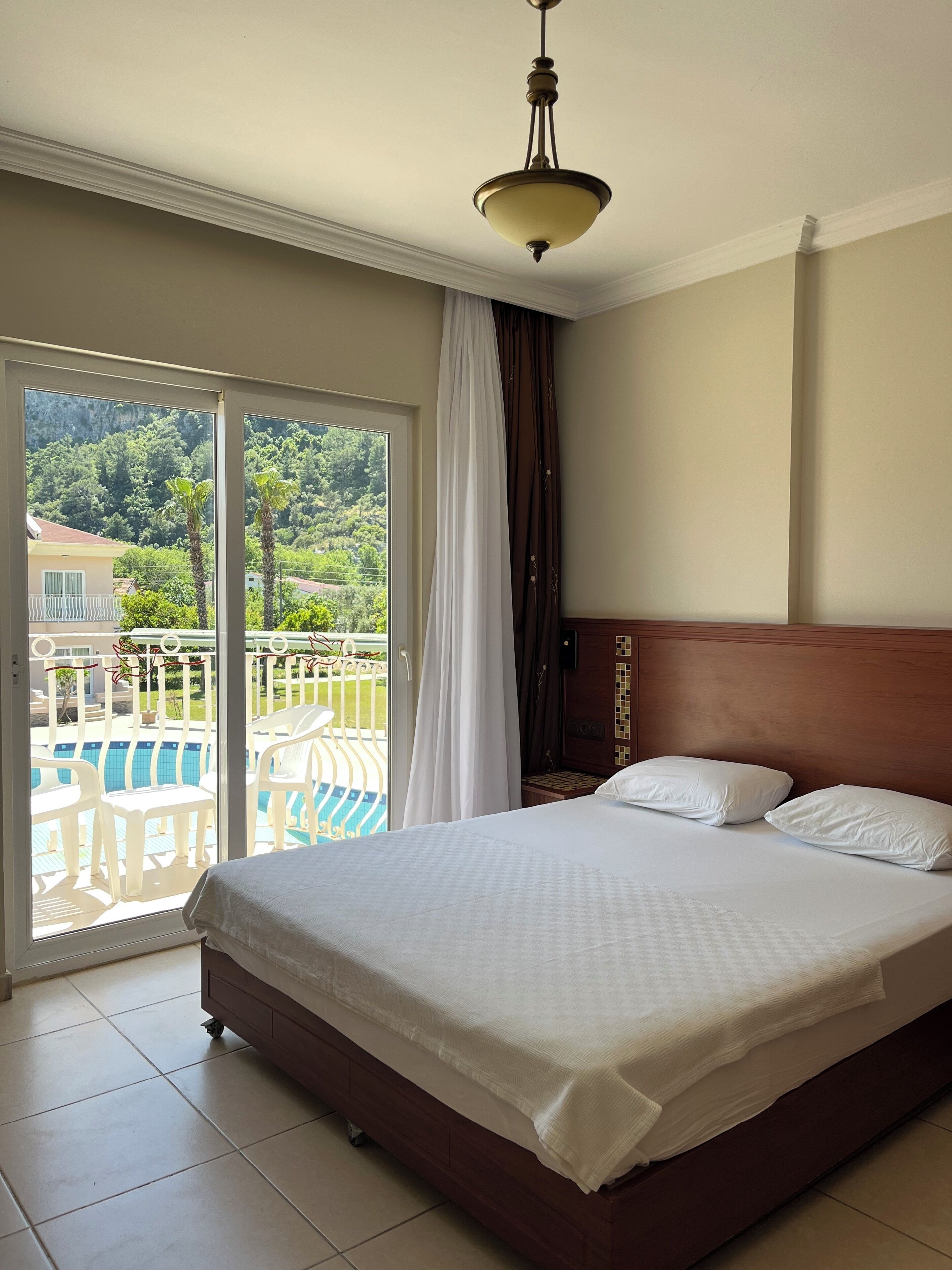 Double or Twin Room | In-room safe