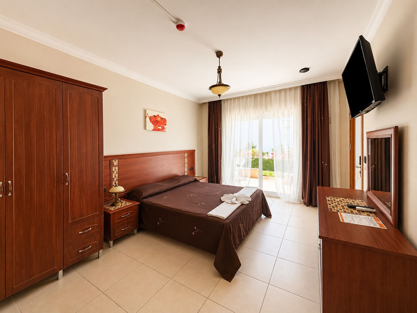 Double or Twin Room | In-room safe