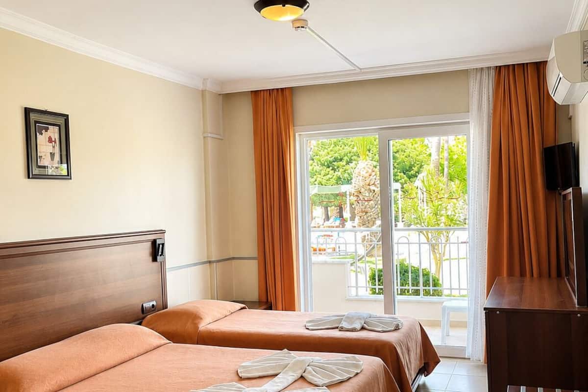 Triple Room | In-room safe