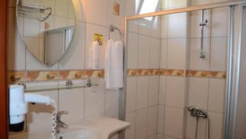 Family Suite, Balcony, Garden View | Bathroom | Shower, free toiletries, soap, shampoo