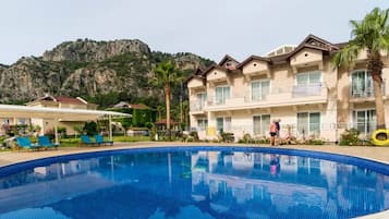 3 outdoor pools