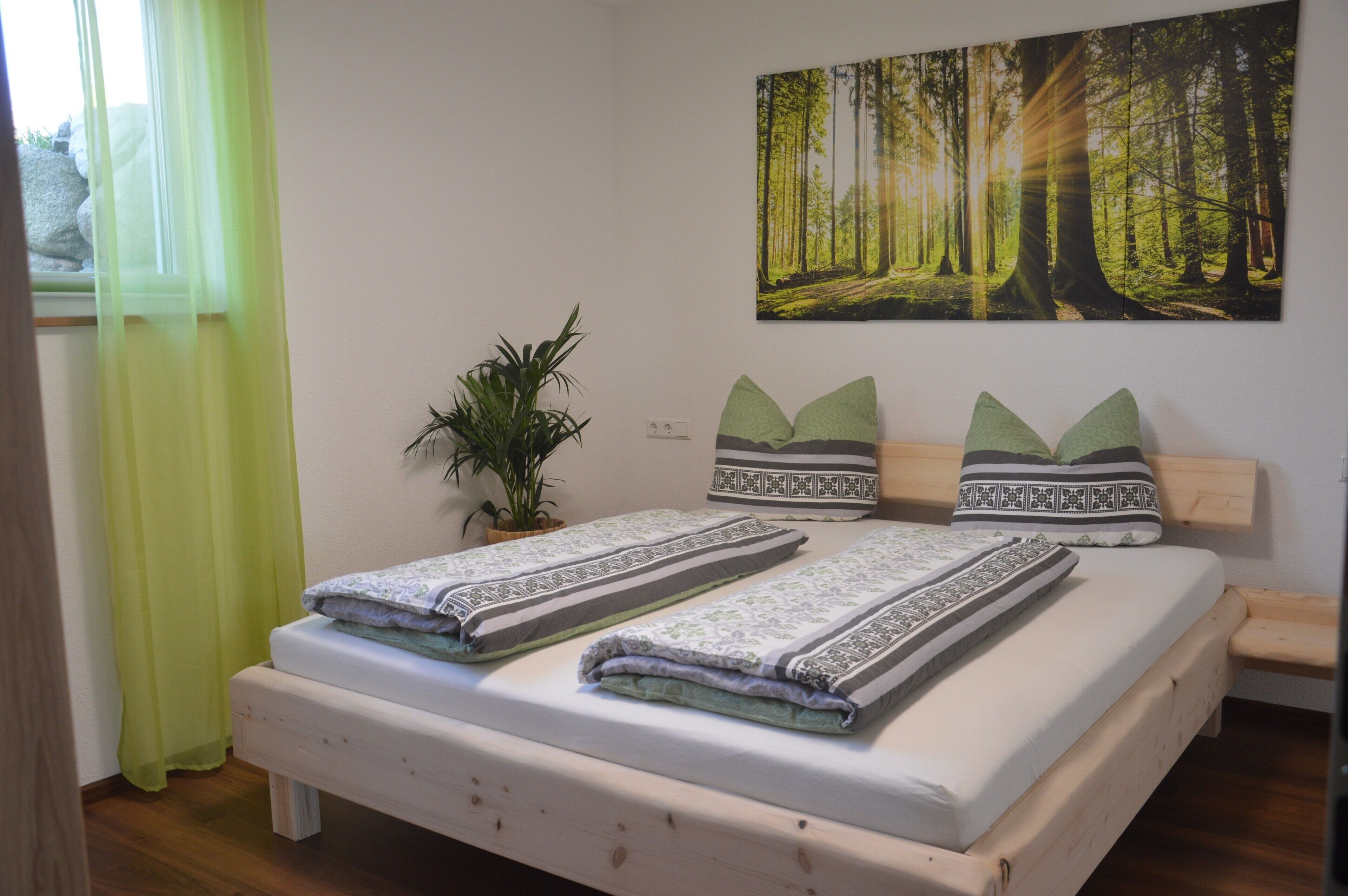 WiFi, bed sheets