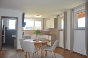Dining - Apartment Sommerau with Private Terrace (Sankt Georgen im Schwarzwald)