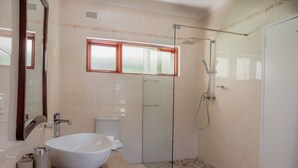 Bathroom - Tuli House Boutique Lodge (Harare)