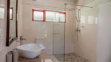 Bathroom | Soap, shampoo, toilet paper