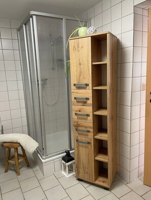Bathroom - Vrbo Property (Illingen)