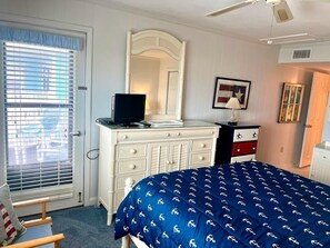 Free WiFi, bed sheets - Condo - Oceanfront - Pool & Steps to the Beach! (Ocean Isle Beach)
