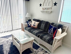 Smart TV - Condo - Oceanfront - Pool & Steps to the Beach! (Ocean Isle Beach)
