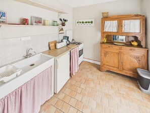 Fridge, microwave, oven, coffee/tea maker - House with pool 50 m from Lascaux IV for two (Montignac)