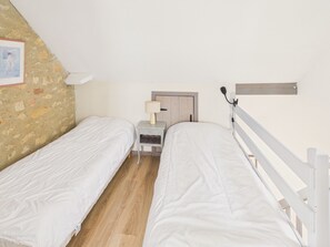 1 bedroom, free WiFi - House with pool 50 m from Lascaux IV for two (Montignac)