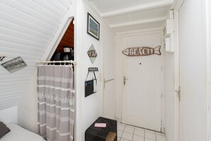 Interior - “Le Studio Du Dolmen” Apartment in Plouharnel with Balcony (Plouharnel)