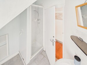 Shower, hair dryer - House with pool 50 m from Lascaux IV for four (Montignac)