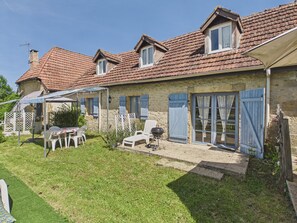 Outdoor dining - House with pool 50 m from Lascaux IV for four (Montignac)