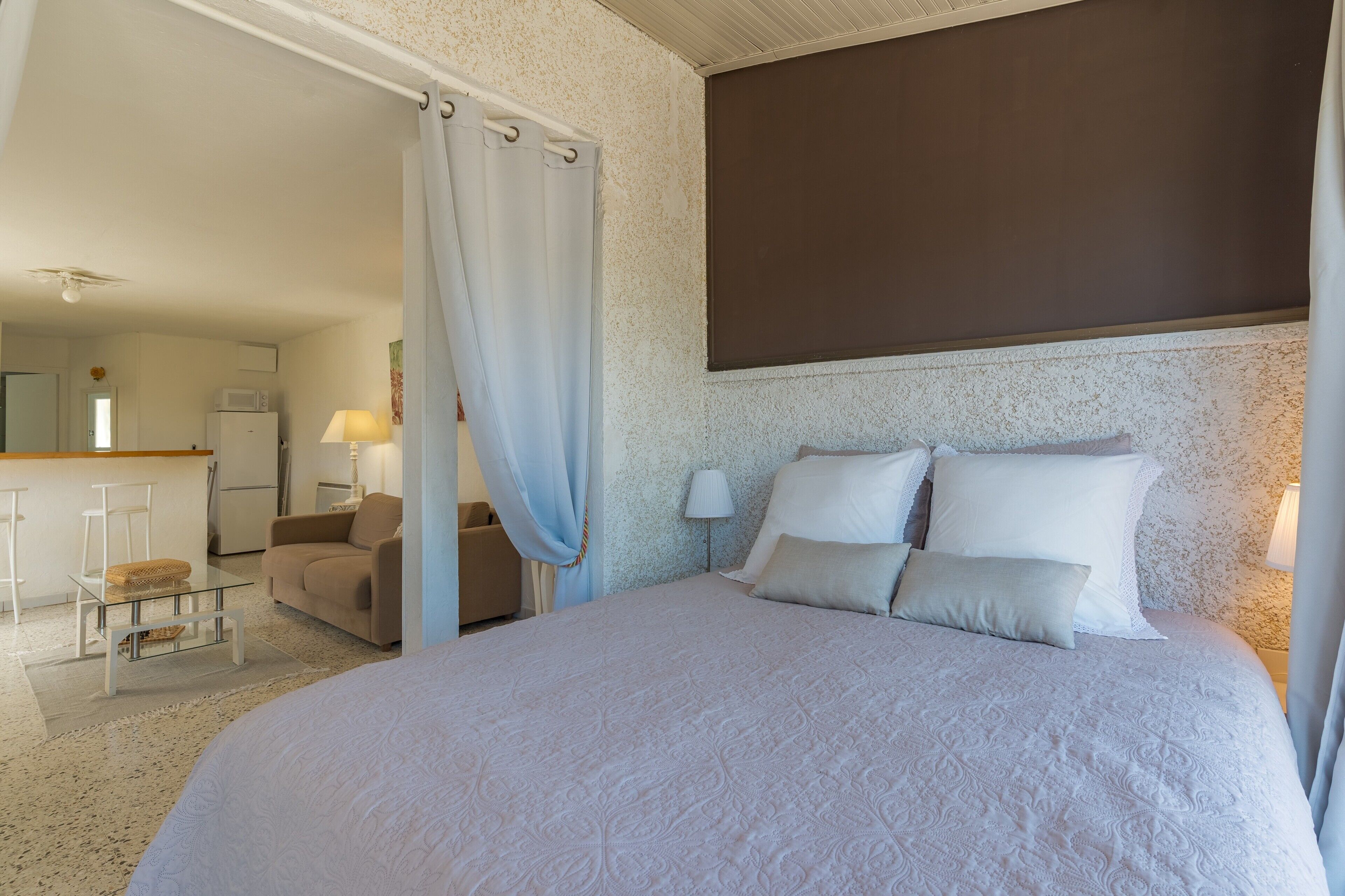 1 chambre, fer et planche à repasser, Wi-Fi, draps fournis