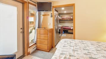 1 bedroom, iron/ironing board, travel cot, WiFi