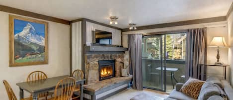 Smart TV y chimenea