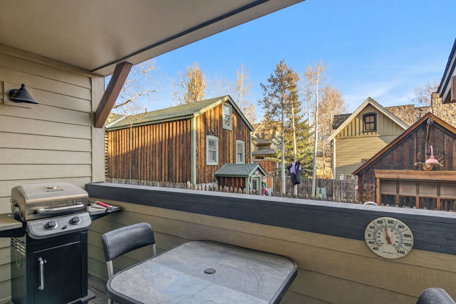 Outdoor dining