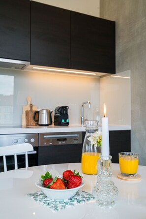 Fridge, oven, dishwasher, coffee/tea maker - Vienna Residence, Philips Haus - Euro Plaza #6503 (Vienna)