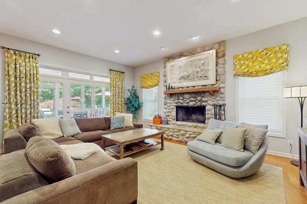 TV, fireplace, DVD player, stereo