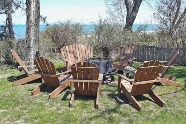 Property grounds - Lakefront Home w/Private Beach, High-Speed WiFi, Outdoor Dining Area, & Firepit (New Buffalo)