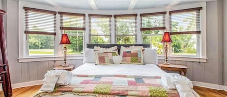 3 habitaciones, tabla de planchar con plancha, wifi y ropa de cama