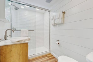 Shower, hair dryer, towels - Cute Cottage by the Lake W/ Private Hot Tub, Firepit, Screened Porch & Fast WiFi (Michiana)