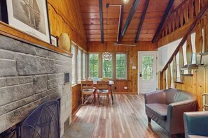 TV, fireplace, stereo, offices - Cute Cottage by the Lake W/ Private Hot Tub, Firepit, Screened Porch & Fast WiFi (Michiana)