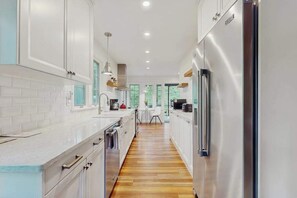 Fridge, microwave, oven, stovetop - Cute Cottage by the Lake W/ Private Hot Tub, Firepit, Screened Porch & Fast WiFi (Michiana)