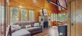 Cute Cottage by the Lake W/ Private Hot Tub, Firepit, Screened Porch & Fast WiFi