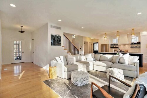 Modern Lake Michigan home with wood fireplace, open layout, deck, W/D, & AC