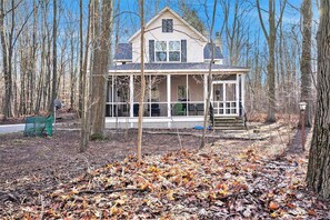 Exterior - Modern Lake Michigan home with wood fireplace, open layout, deck, W/D, & AC (Fennville)