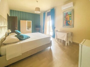 Room, Balcony, City View - Blue Room - Camera con Bagno Privato (Bitonto)