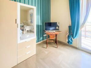 Room, Balcony, City View | Living area - Blue Room - Camera con Bagno Privato (Bitonto)