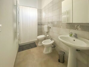 Room, Balcony, City View | Bathroom - Blue Room - Camera con Bagno Privato (Bitonto)