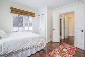 4 chambres, fer et planche à repasser, Wi-Fi, draps fournis