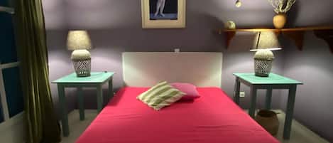 5 bedrooms, desk, iron/ironing board, travel cot