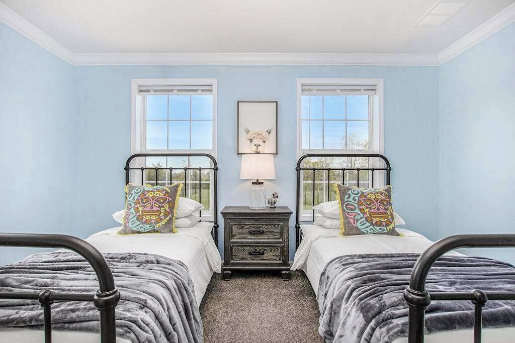 5 bedrooms, desk, iron/ironing board, WiFi