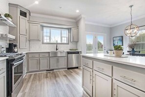 Fridge, microwave, oven, stovetop - Three-Story, Deluxe Home w/ Central AC, Furnished Decks & Lake View (South Haven)
