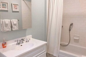 Shower, hair dryer, towels - Well-kept home with private outdoor pool, free WiFi, and pool table (Sawyer)