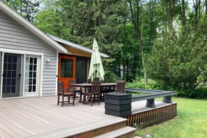 Outdoor dining - Well-kept home with private outdoor pool, free WiFi, and pool table (Sawyer)